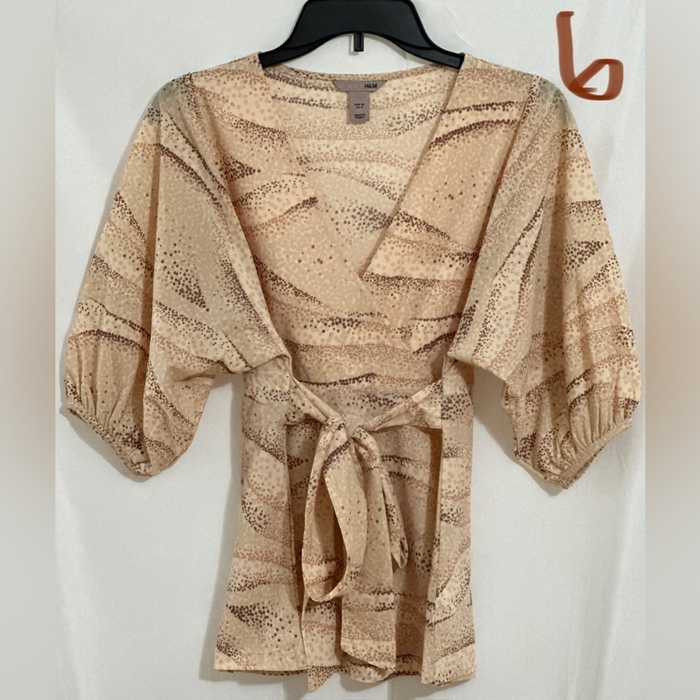 LADIES BEIGE & TAN TOP WITH AN ATTACHED BELT